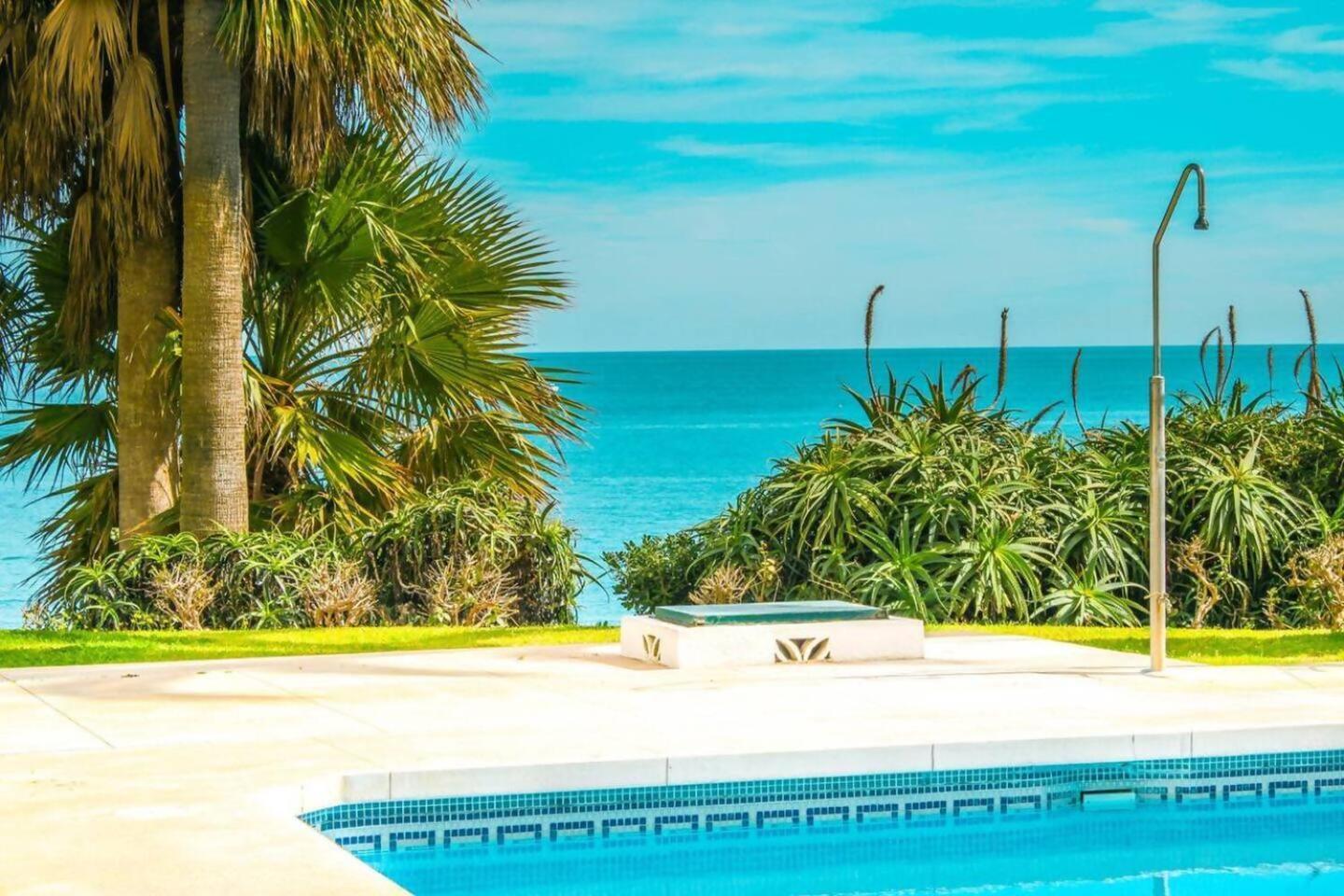 Stunning Apartment 10 Meters From The Beach With Parking Benalmádena Eksteriør billede