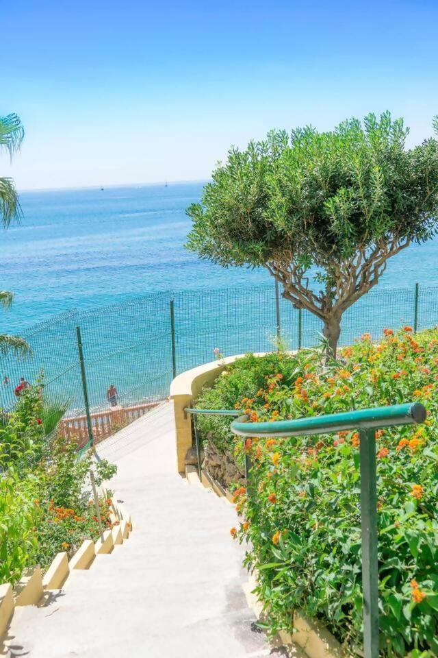 Stunning Apartment 10 Meters From The Beach With Parking Benalmádena Eksteriør billede