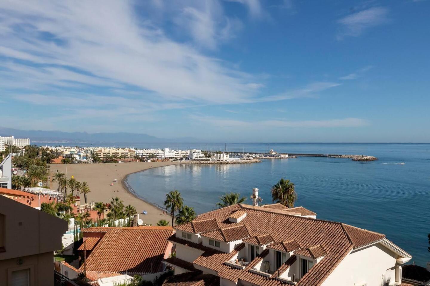 Stunning Apartment 50 Meters From The Sea Benalmádena Eksteriør billede