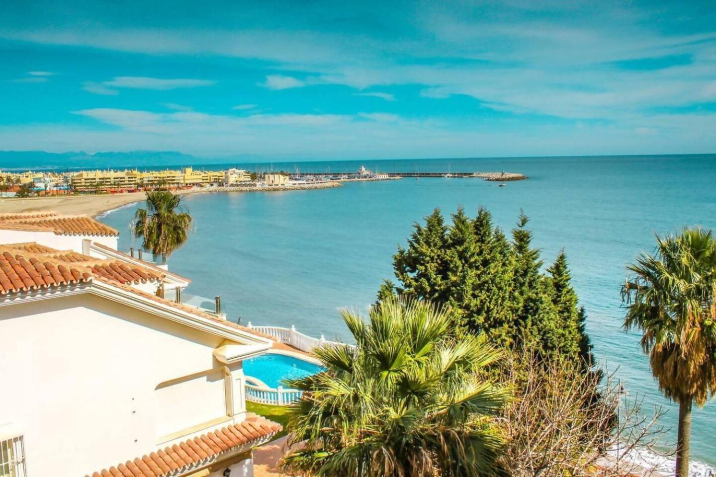 Stunning Apartment 50 Meters From The Sea Benalmádena Eksteriør billede