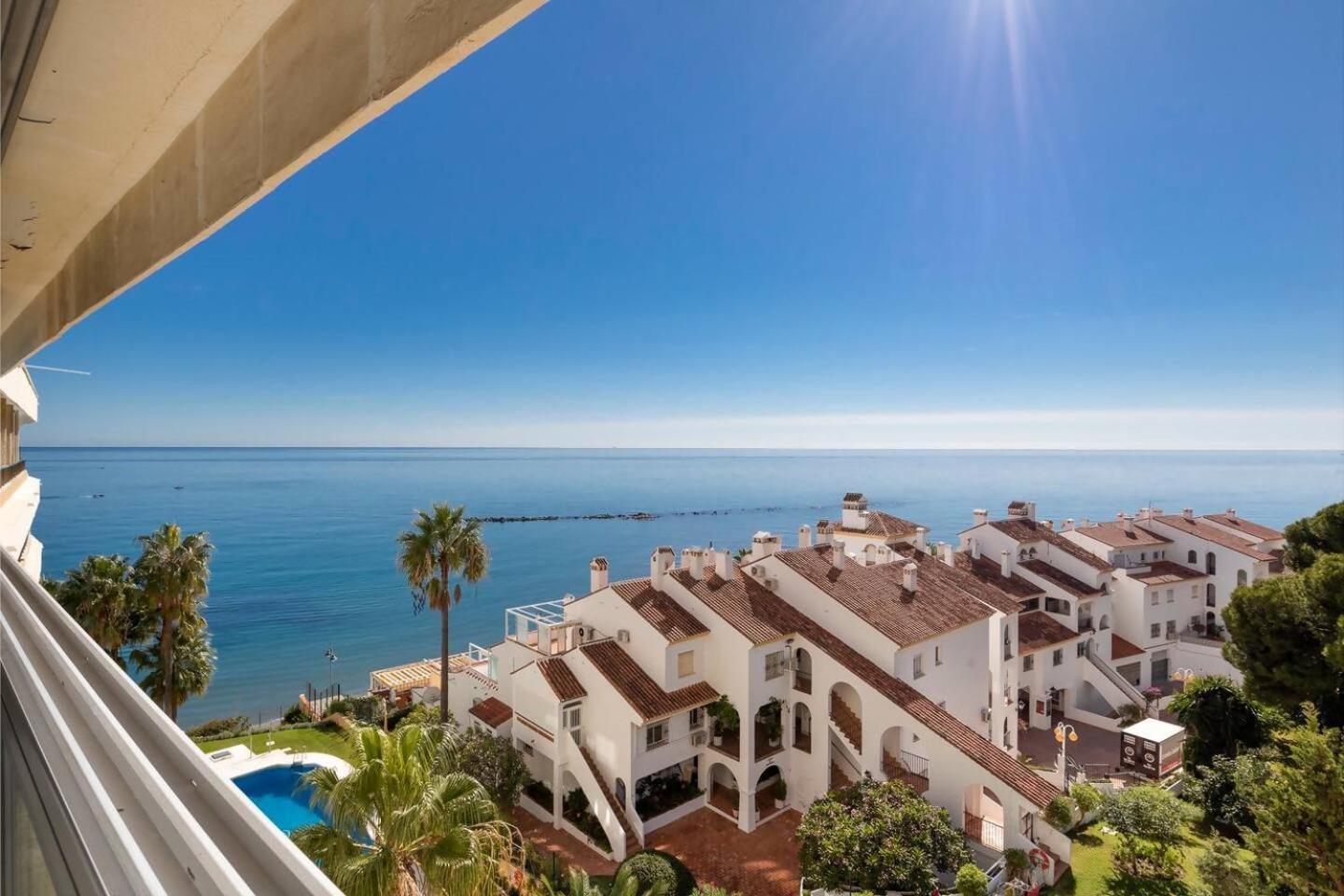 Stunning Apartment 50 Meters From The Sea Benalmádena Eksteriør billede